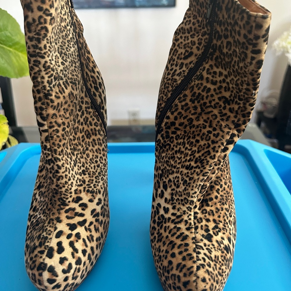 🐆 EUC JustFab Brown and Black Ankle Booties with Stiletto Heel
